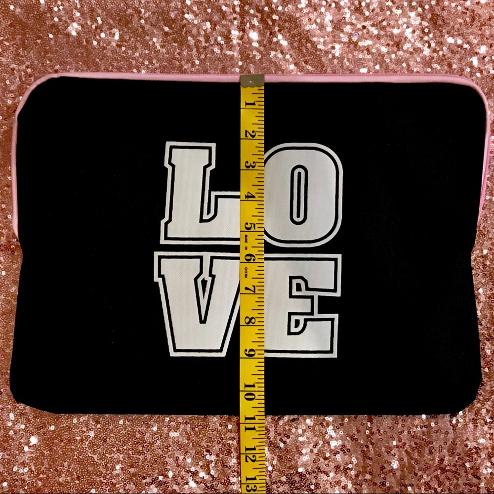 🆕 Victoria’s Secret Padded Laptop Case PINK - Picture 3 of 5
